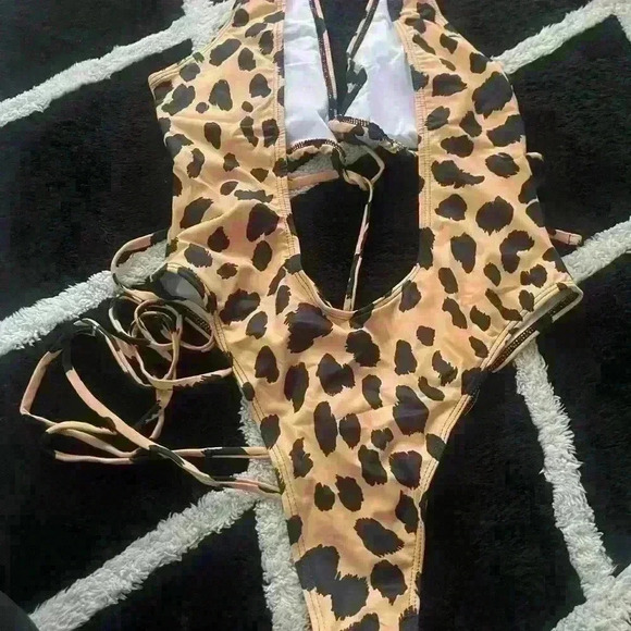 COPY - New one piece Leopard high cut Brazilian yellow /blackwhite swim suit M/L - Picture 4 of 7